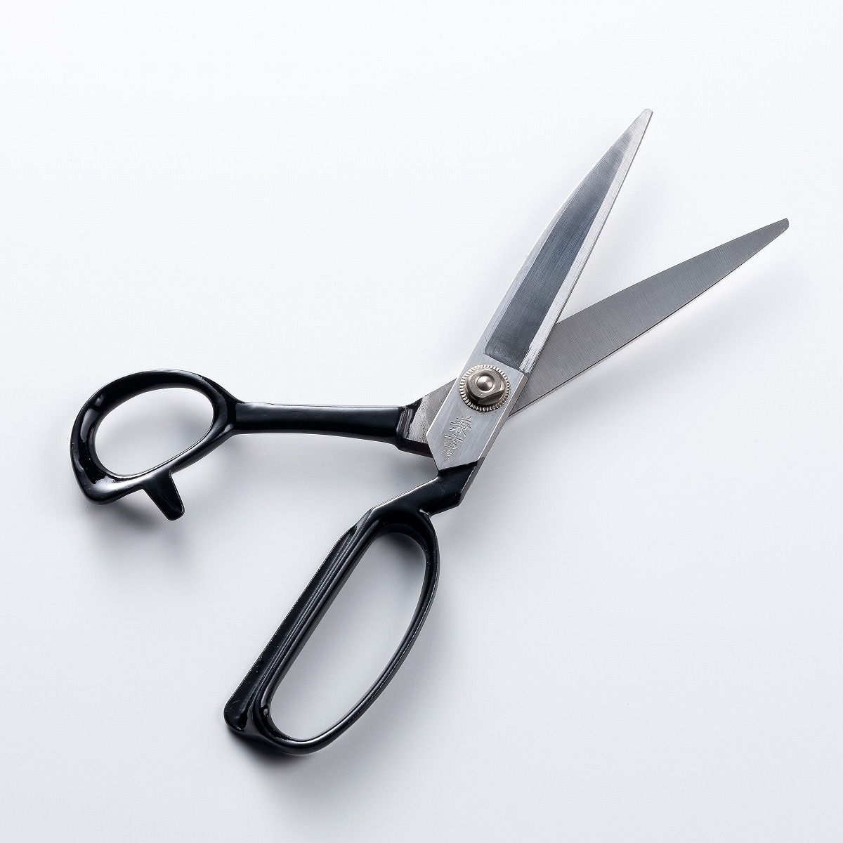 兼吉 裁ちばさみ 200mm 白紙鋼