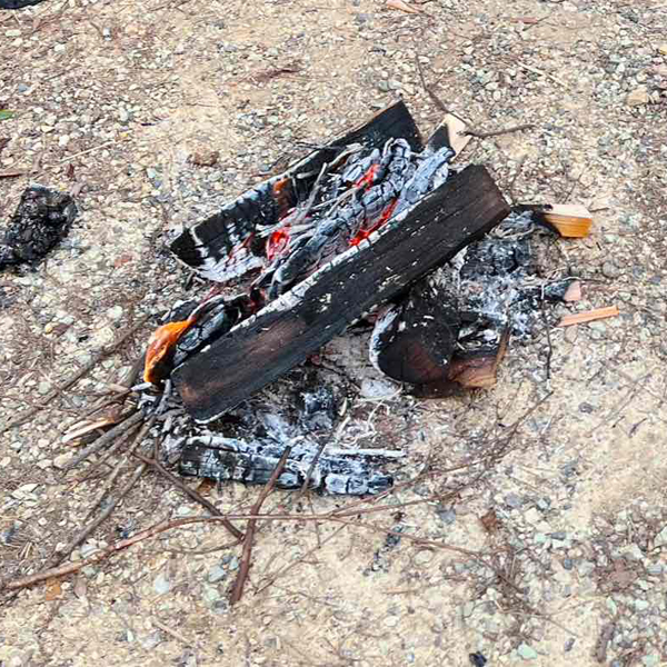 焚火の灰かきに