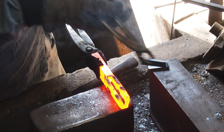 「高級」腰鉈両刃割込みの写真 