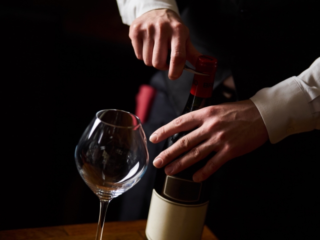 キャップシールを剥がす