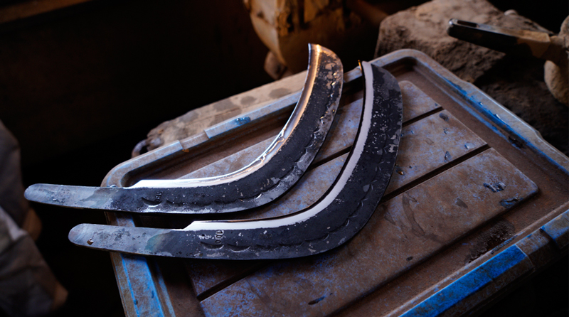 匠が造る切れ味と耐久性ほんまもんの土佐手造り鎌