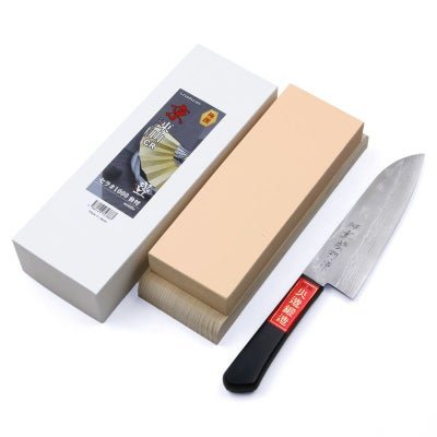 包丁と砥石のセット 重宏別作 三徳包丁 両刃 170mm V金10号 ダマスカス模様 京東山 CRセラ 中砥石 #1000台付 全体