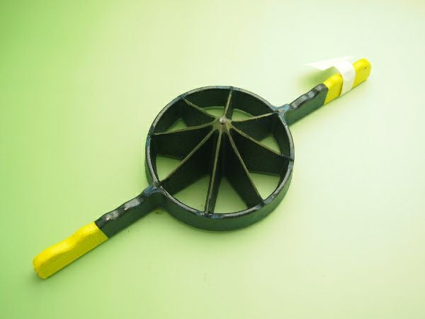 古道具 両手竹割り器 鉄製 山林道具 竹割器 竹割り器 両手手動 小道具 アンティーク 竹割り 8つ割 鋳物 山林道具 竹割器 竹割り器 両手手動 菊割 | 厳選