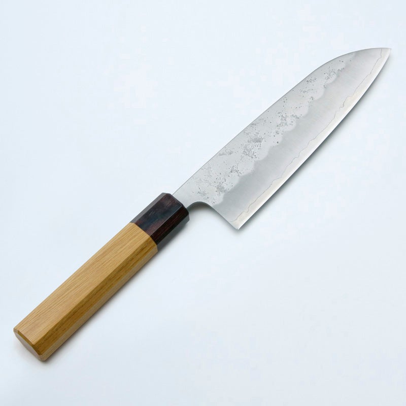 和三徳包丁 両刃 165mm 銀三ステンレス 割込み 梨地仕上げ 八角ケヤキ柄 全体